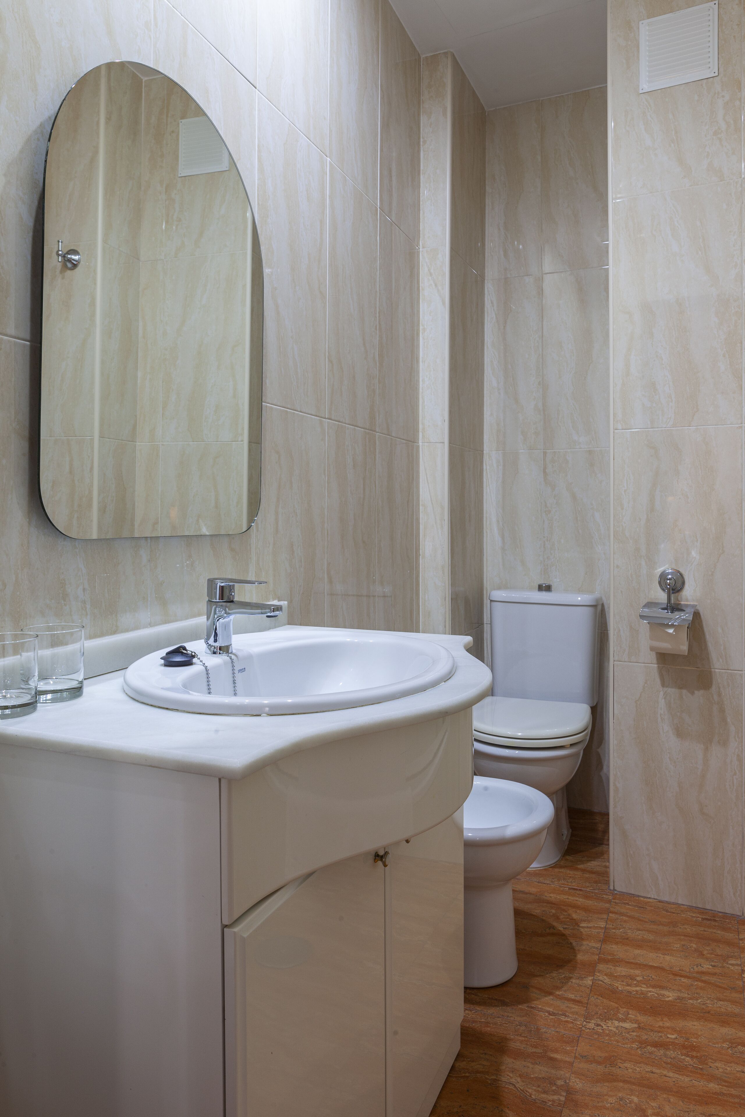 comfort double room | bathroom | combined shower/bathtub, free toiletries, hair dryer, towels