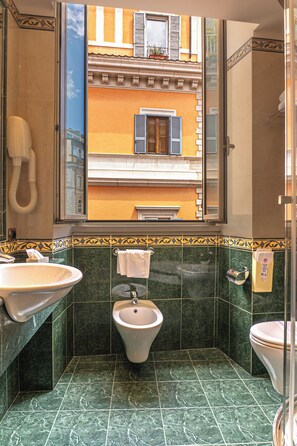 Standard Double or Twin Room | Bathroom | Shower, bidet, towels