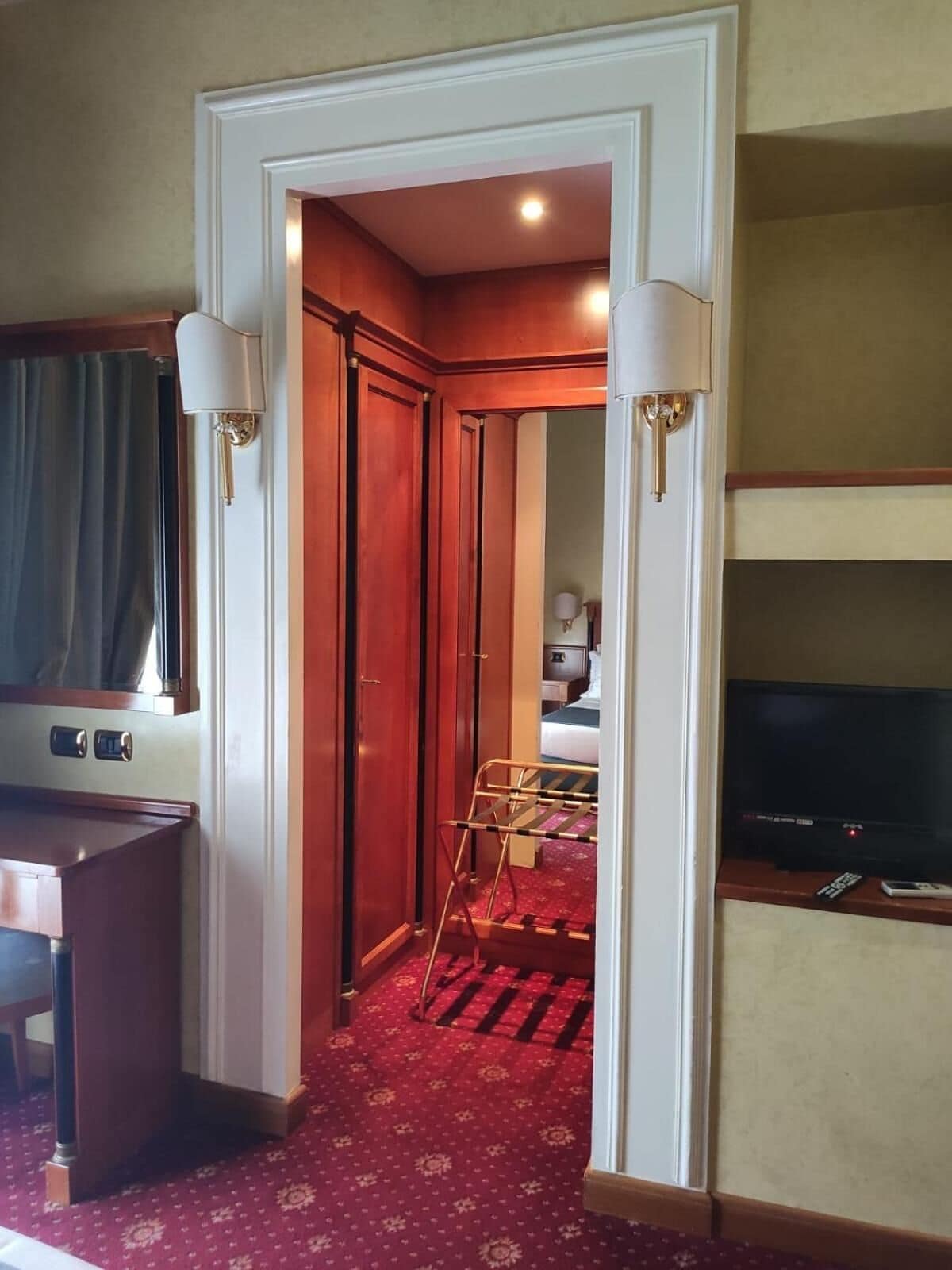 1 bedroom, in-room safe, desk, blackout curtains