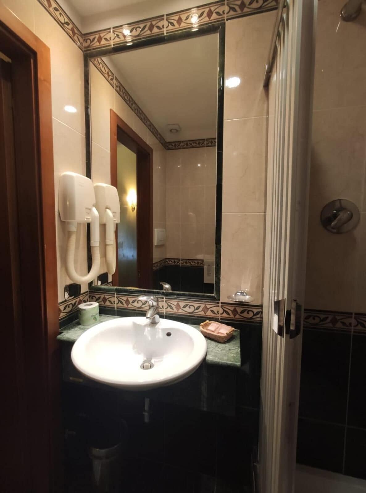 shower, bidet, towels