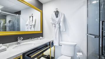 Ducha, artĂculos de tocador gratuitos, secador de pelo, toallas