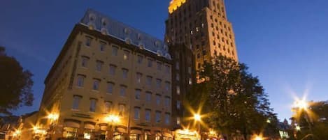 Façade de l’hébergement - soirée/nuit