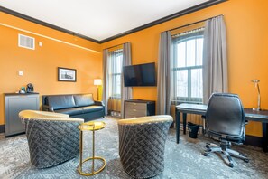 Executive Room, 1 King Bed | Premium bedding, memory-foam beds, in-room safe, blackout curtains