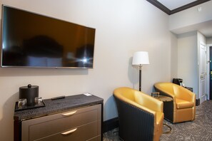 スタンダード ルーム ダブルベッド 2 台 | 高級寝具、低反発ベッド、セーフティボックス (室内)、遮光カーテン