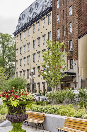 المنشأة من الخارج