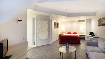 1 bedroom, down duvets, in-room safe, desk