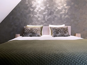 Suite | Down duvets, in-room safe, desk, laptop workspace