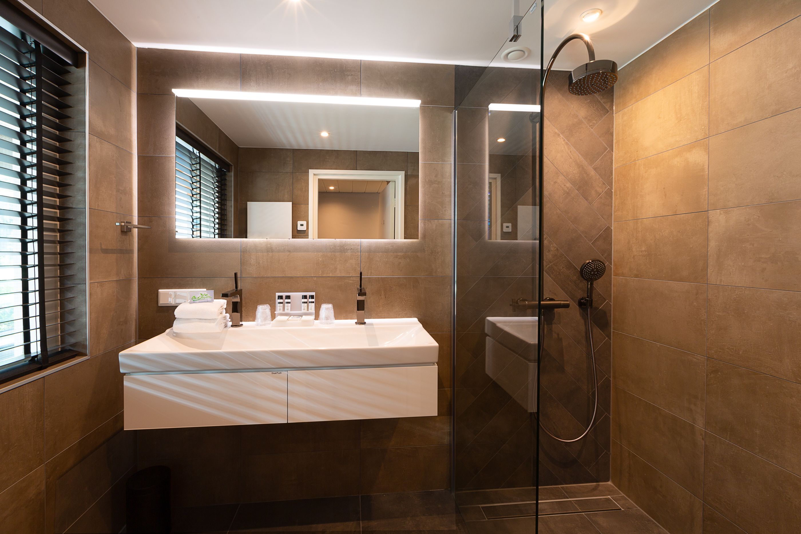 comfort double room | bathroom | free toiletries, hair dryer, towels, soap