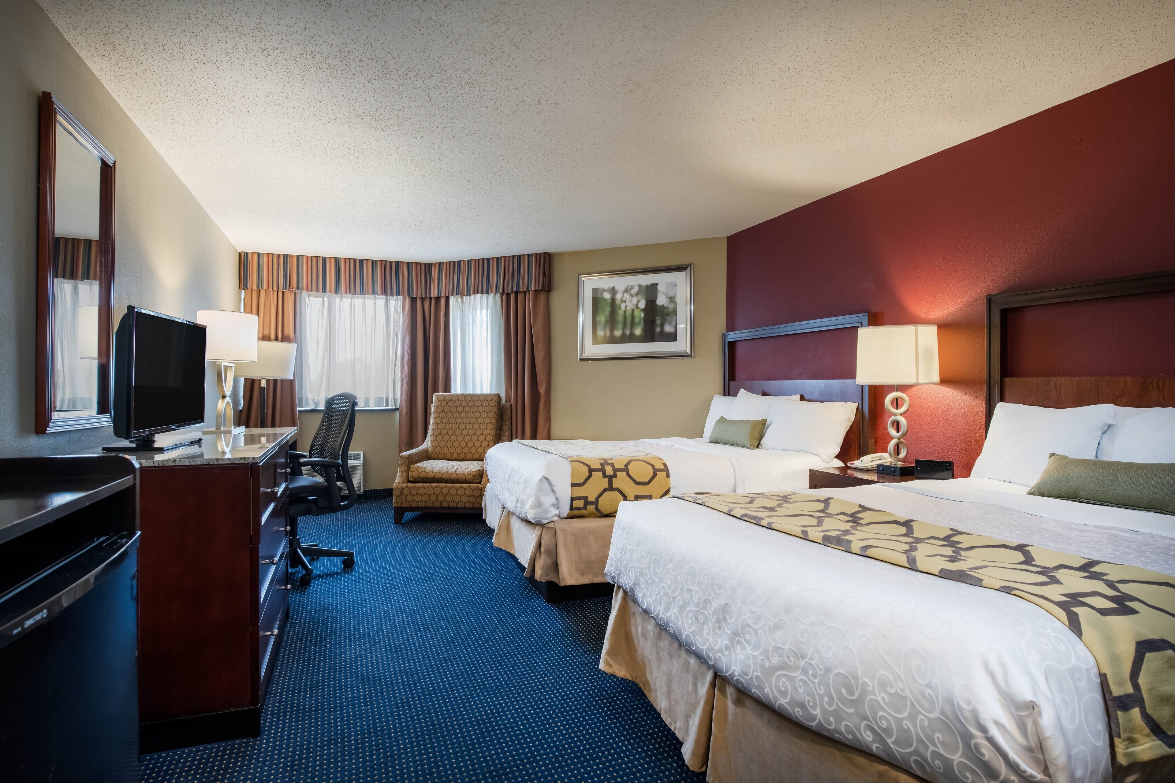 Rom, 2 queensize-senger, ikke-røyk | Skrivebord, strykejern/-brett og barnesenger (inkludert)