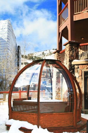 3 restaurants servant le déjeuner et le dîner, plats Cuisine américaine