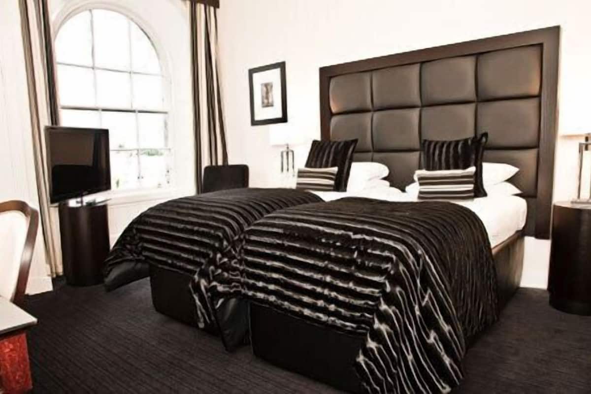 Desk, soundproofing, iron/ironing board, free cribs/infant beds