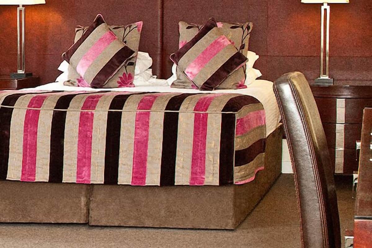 Desk, soundproofing, iron/ironing board, free cribs/infant beds