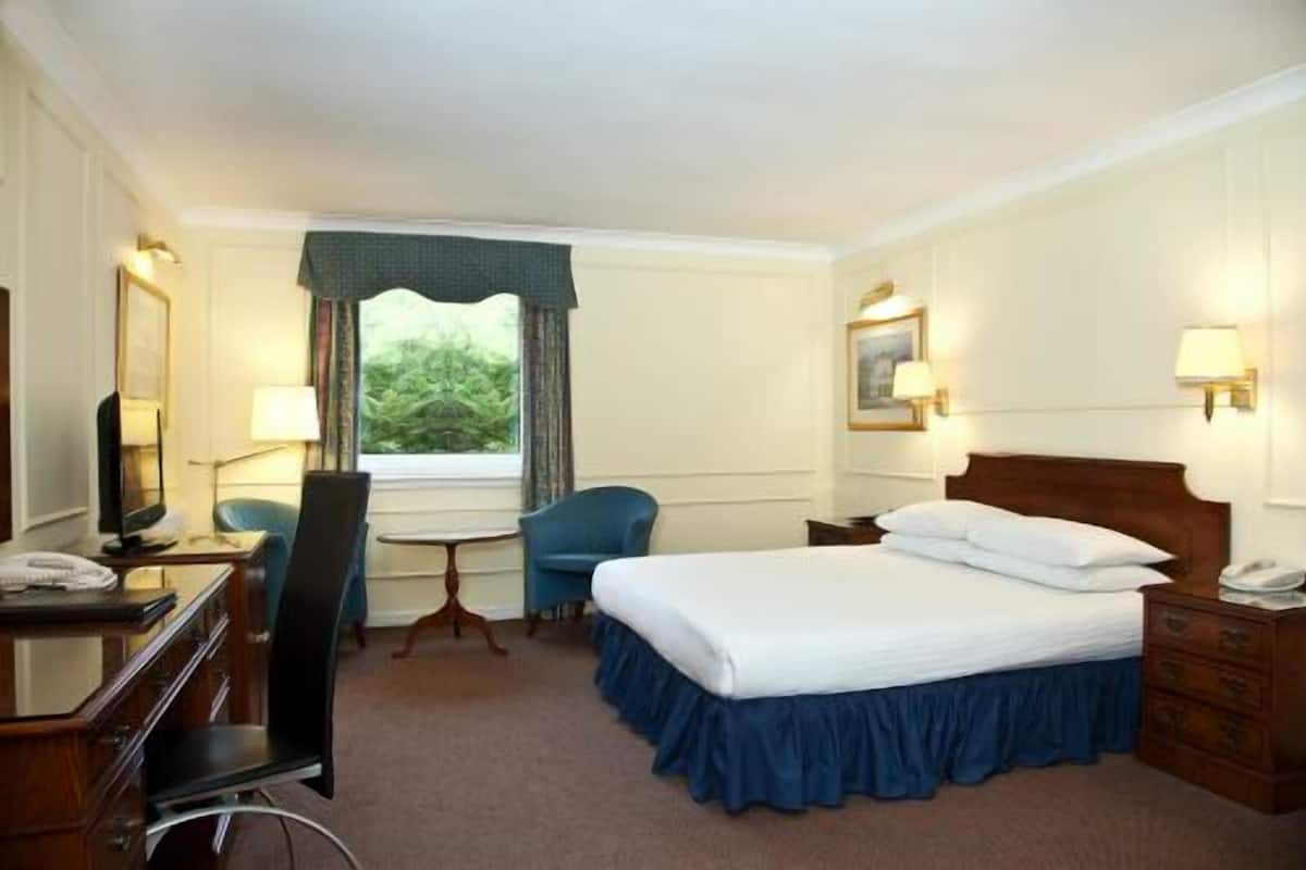 Desk, soundproofing, iron/ironing board, free cribs/infant beds