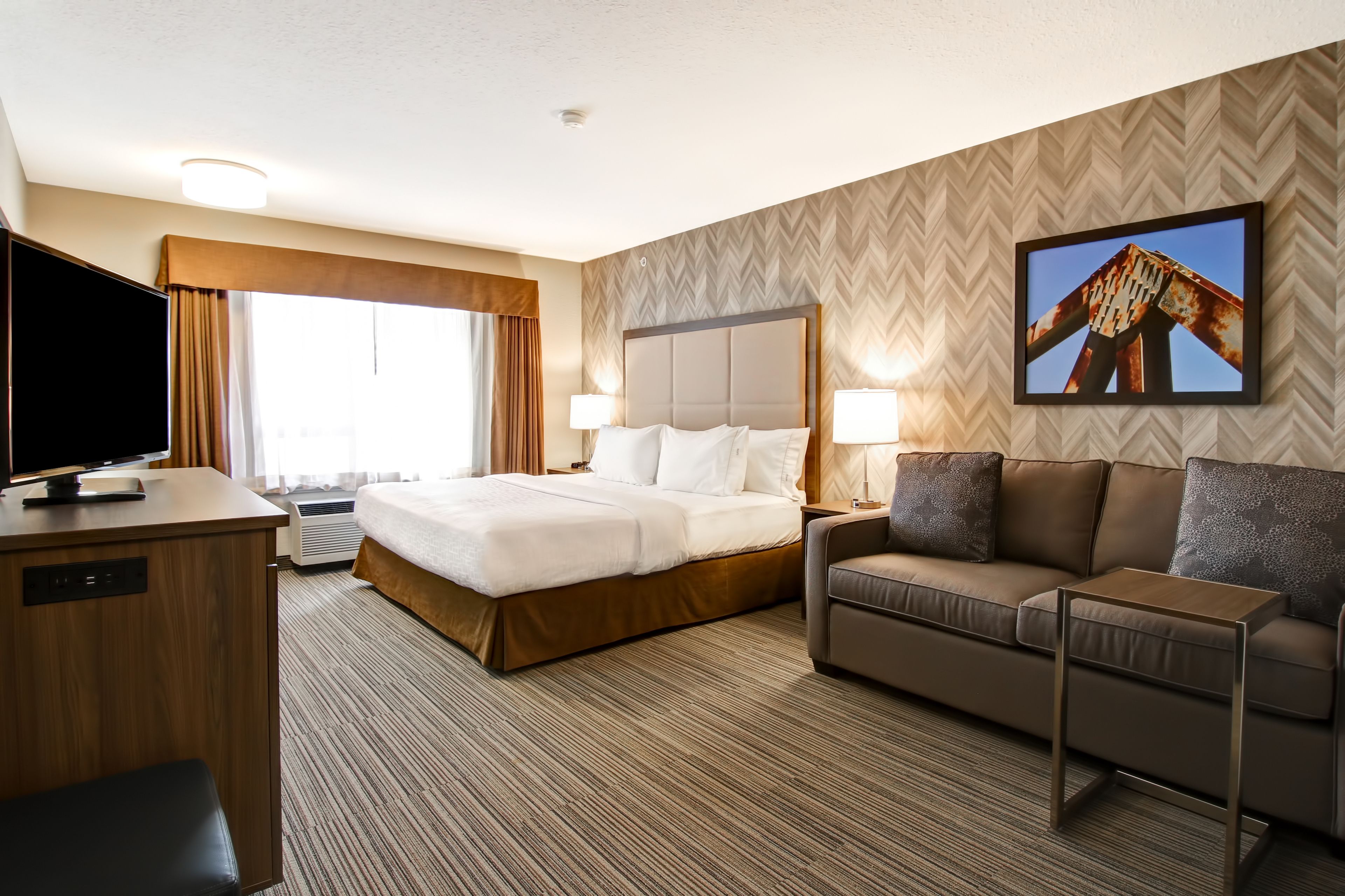 business room, 1 king bed | 1 bedroom, desk, iron/ironing board, free wifi