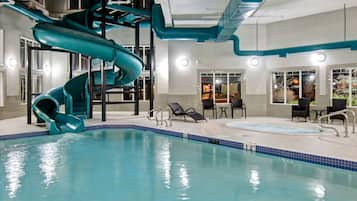 Indoor pool, sun loungers