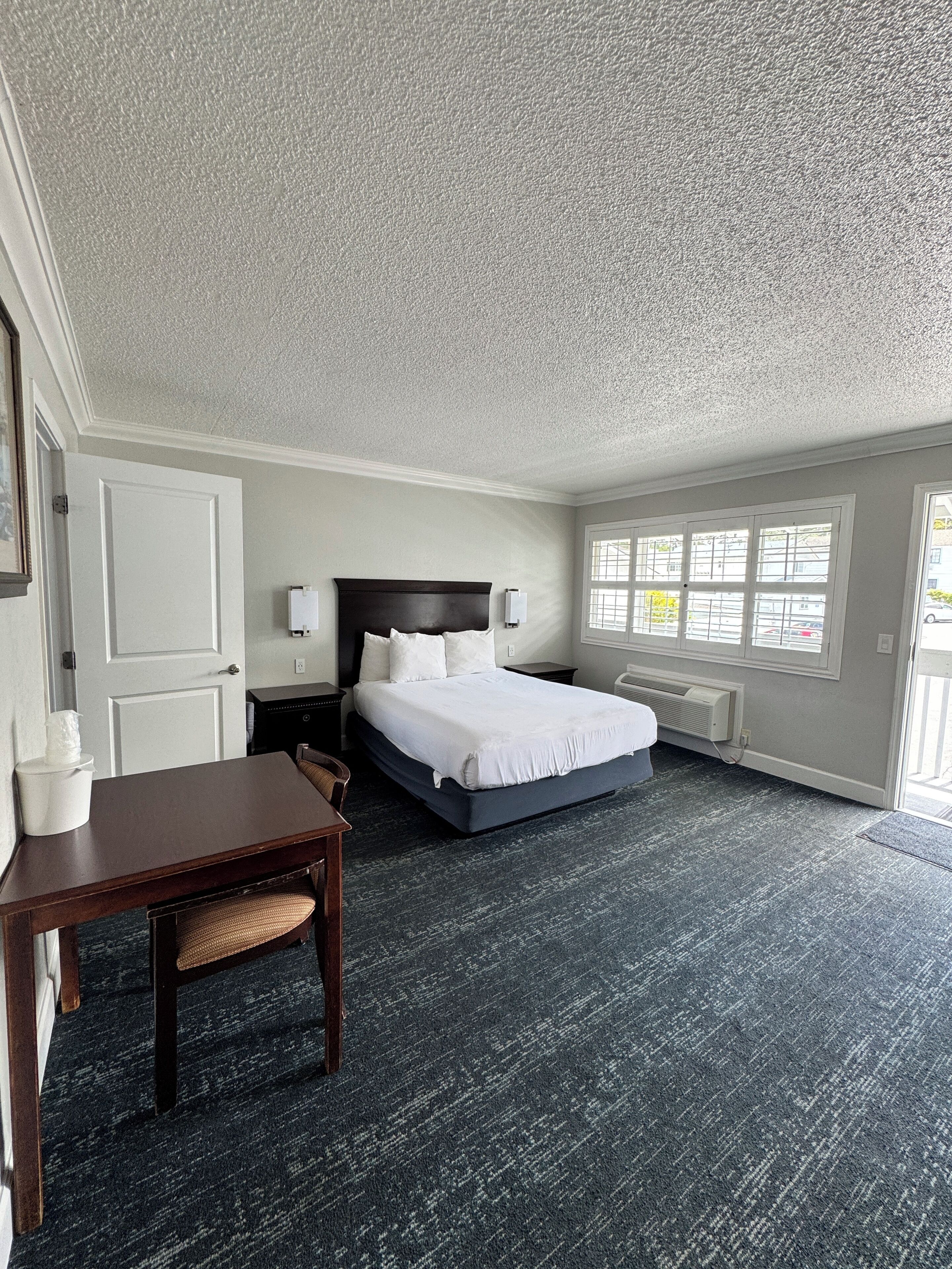 مكتب ومكواة/لوح كي وواي فاي مجانًا وملاءات أسرّة