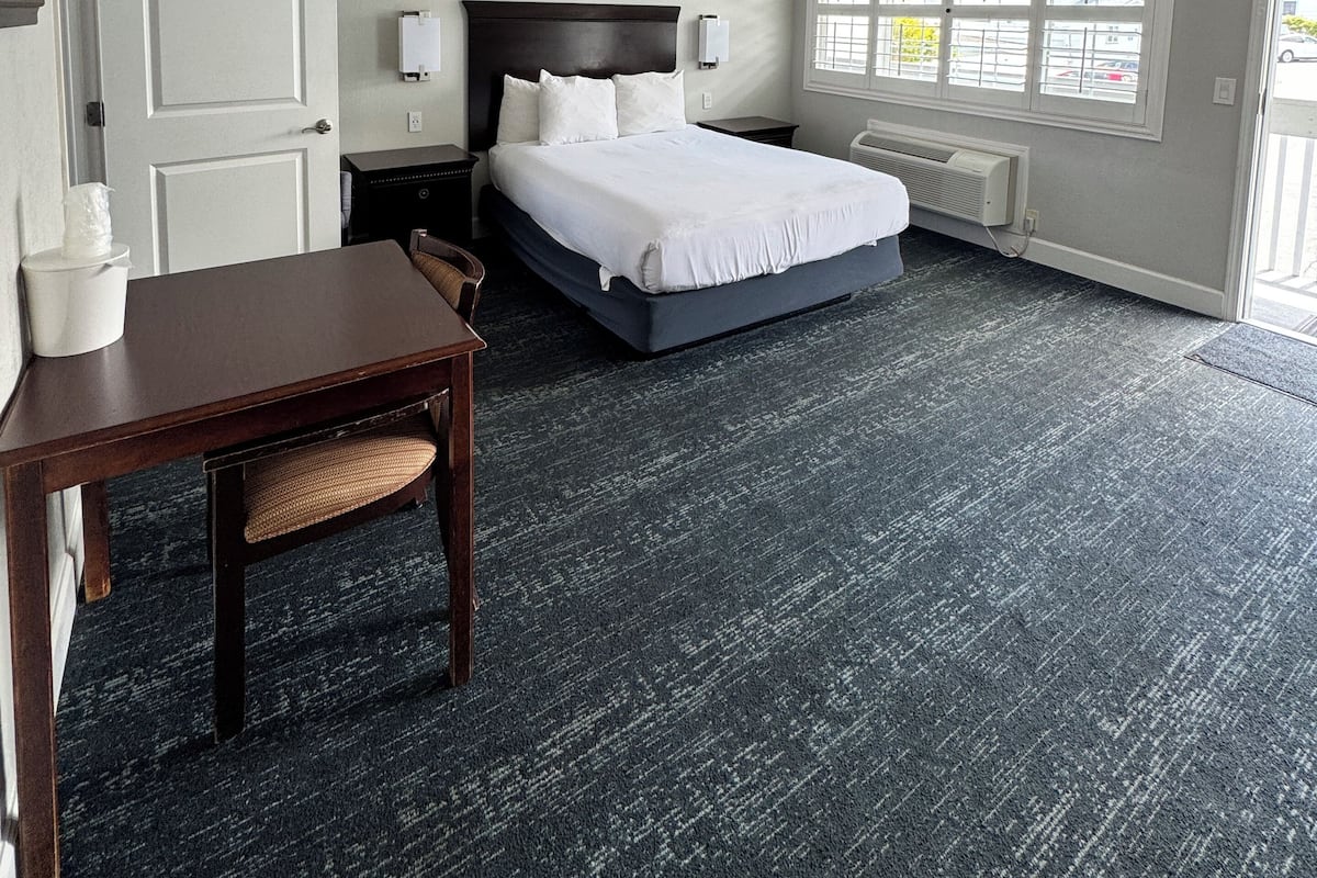 مكتب ومكواة/لوح كي وواي فاي مجانًا وملاءات أسرّة