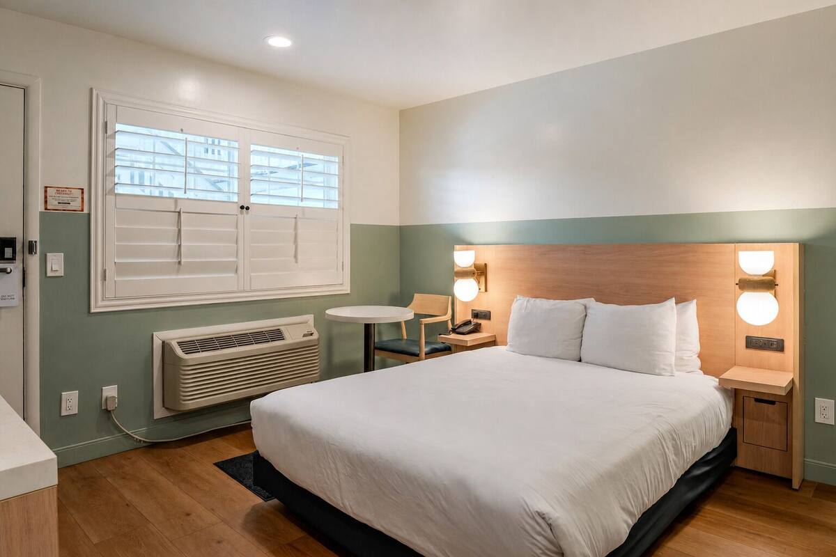 Room, 1 Queen Bed, Accessible | Desk, iron/ironing board, WiFi (free), bed sheets