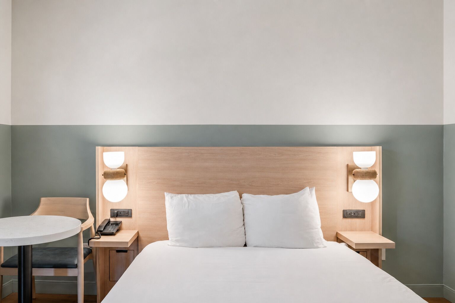 Room, 1 Queen Bed, Accessible | Desk, iron/ironing board, WiFi (free), bed sheets
