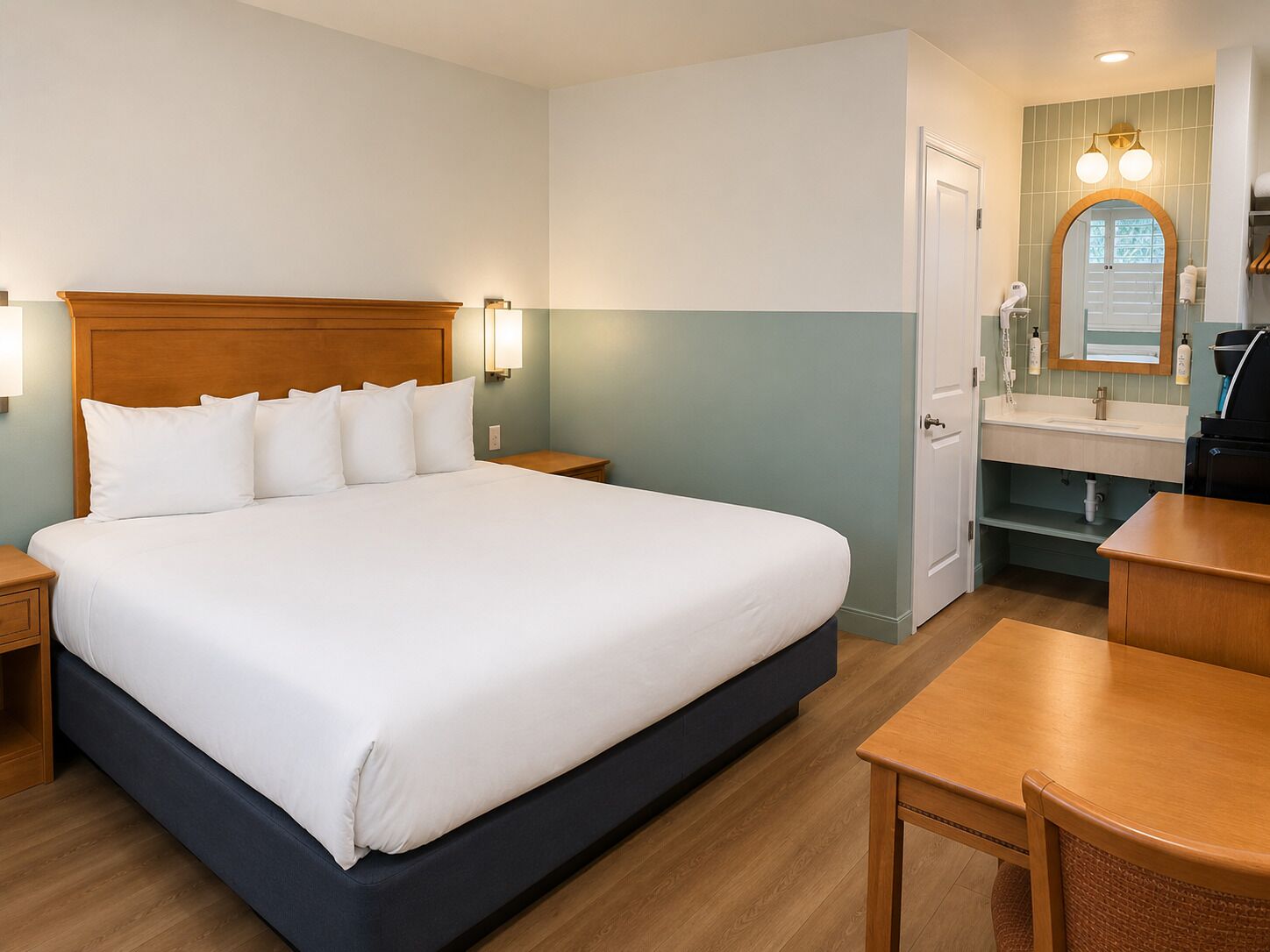 Room, 1 King Bed | Desk, iron/ironing board, free WiFi, bed sheets