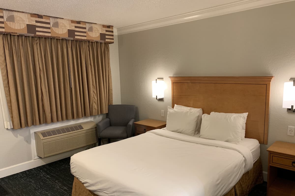 مكتب ومكواة/لوح كي وواي فاي مجانًا وملاءات أسرّة