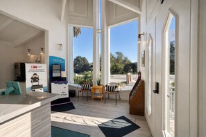 Lobby sitting area -  Stargazer Hotel (Monterey)