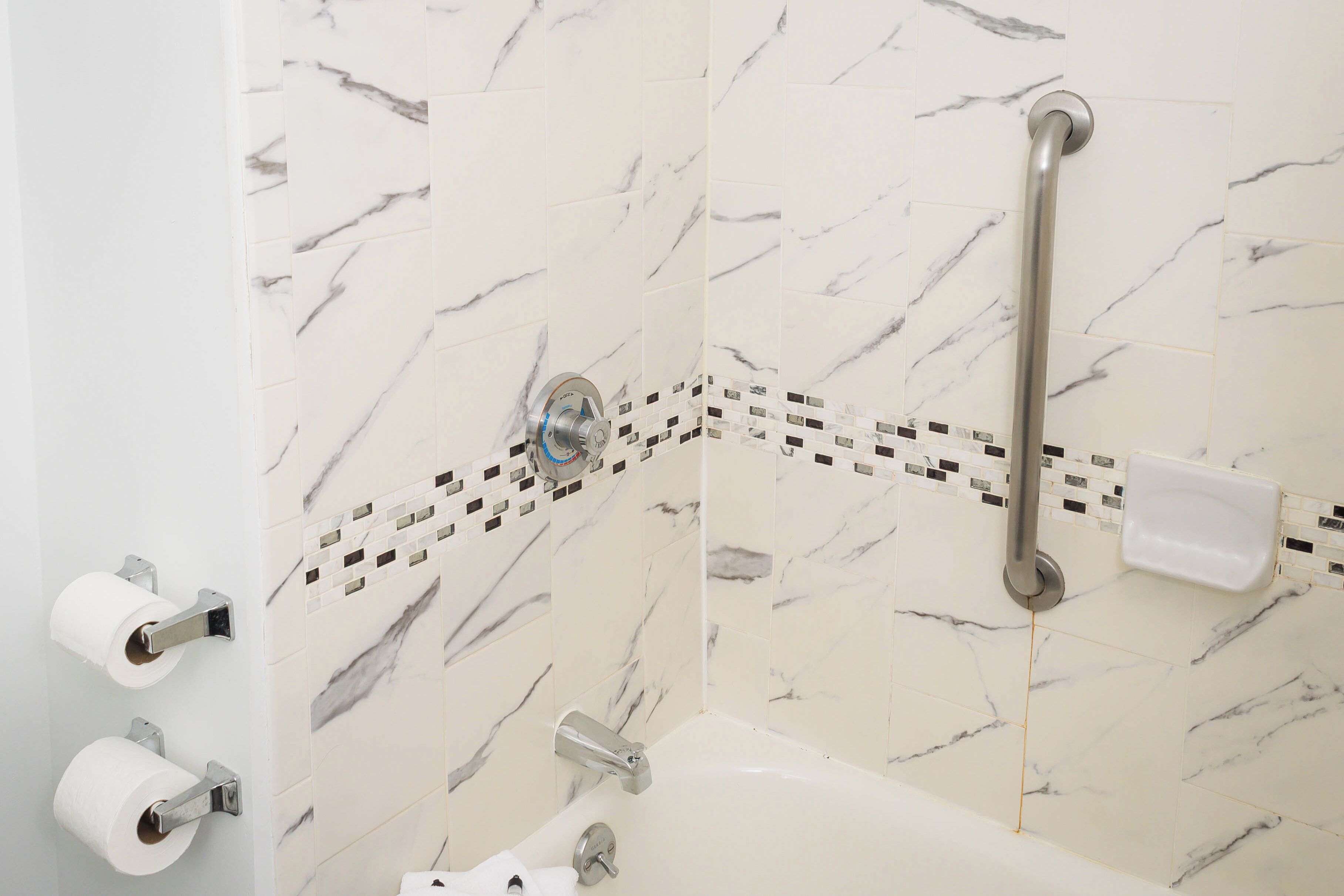 combined shower/bathtub, free toiletries, hair dryer, towels