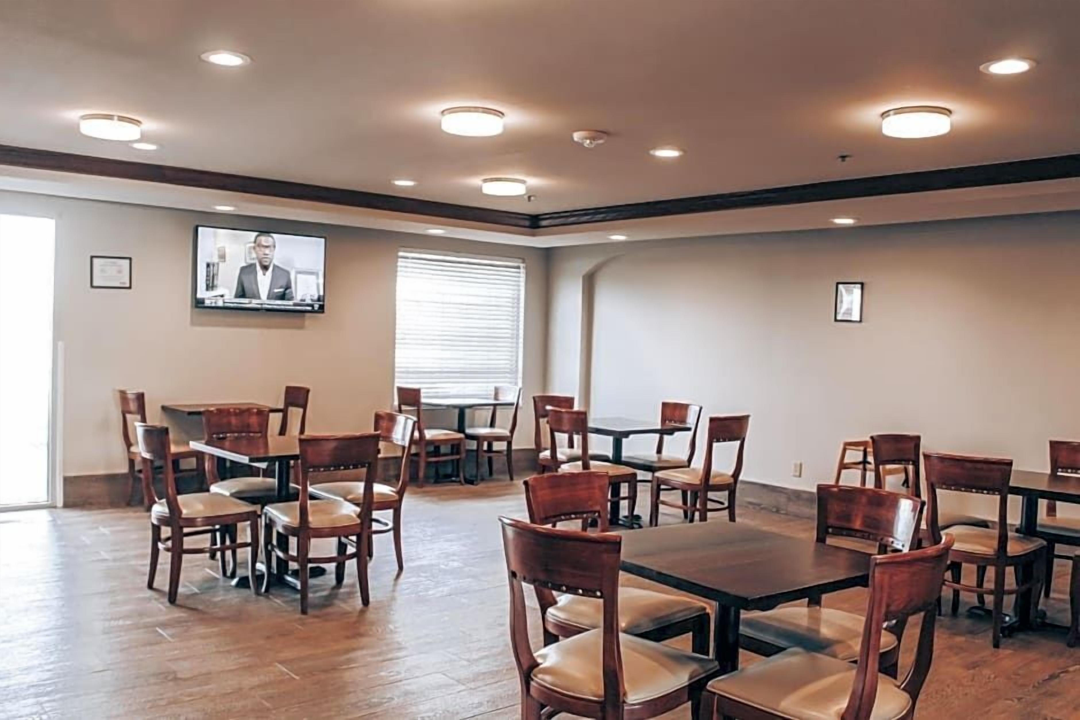 breakfast, lunch, dinner served; american cuisine