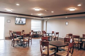 Breakfast, lunch, dinner served; American cuisine