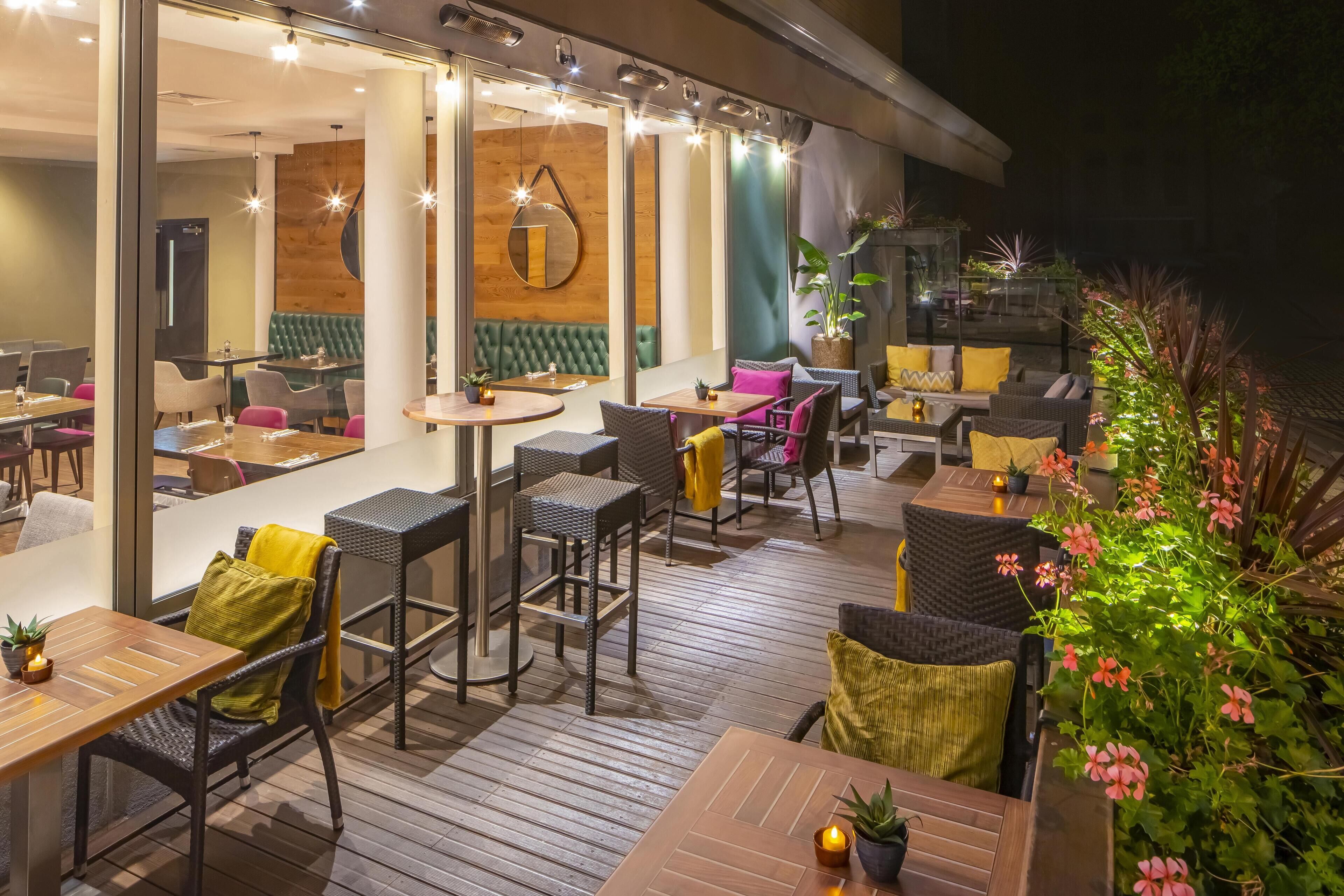 Breakfast, lunch, dinner served; international cuisine 