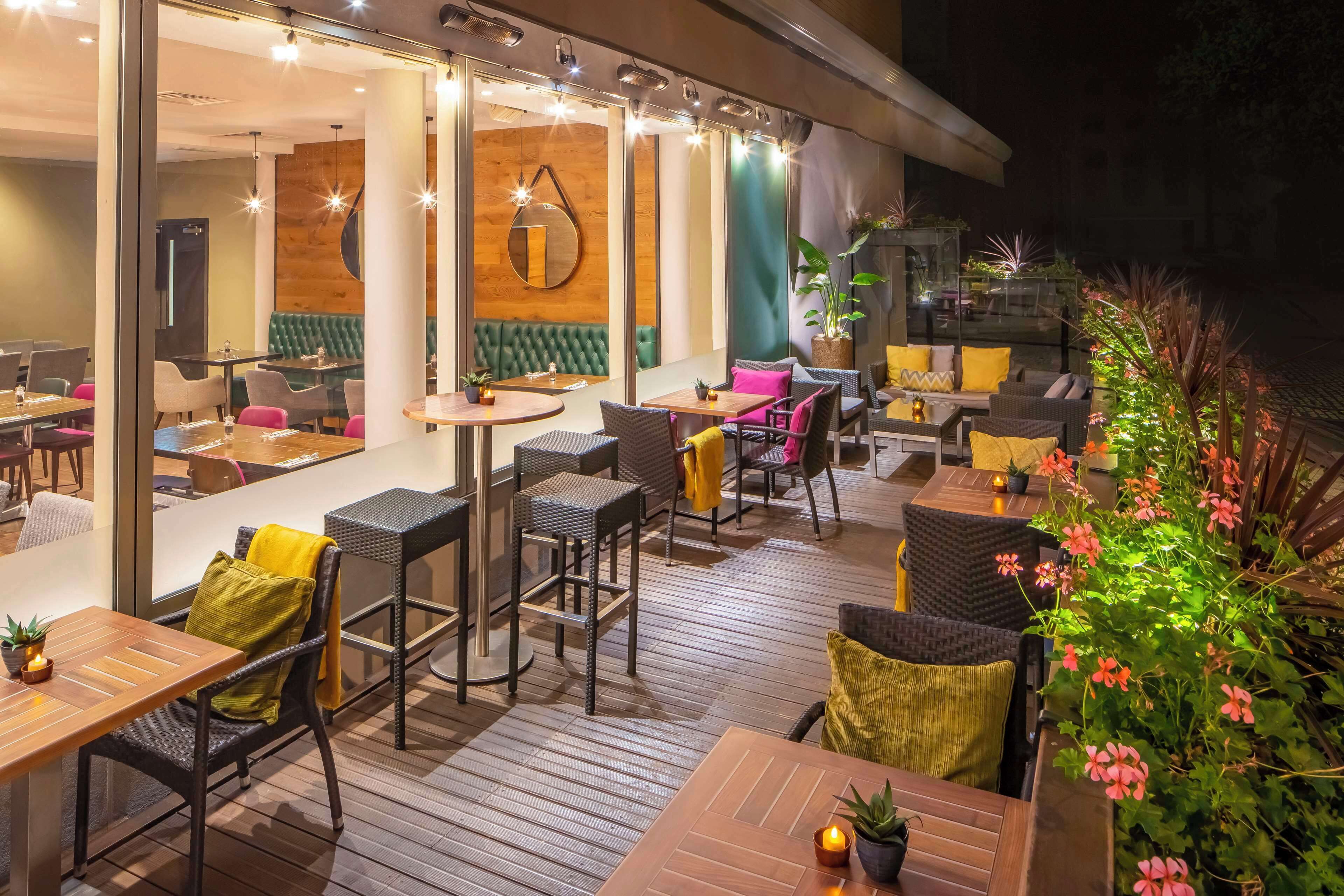 Breakfast, lunch, dinner served; international cuisine 