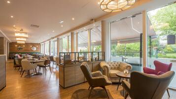 Breakfast, lunch, dinner served; international cuisine