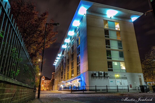 Exterior - Hilton Garden Inn Bristol City Centre (Bristol)