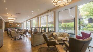 Breakfast, lunch, dinner served; international cuisine