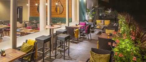 Breakfast, lunch, dinner served; international cuisine