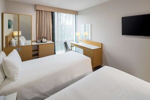 低過敏寢具、客房內保險箱、書桌、筆電工作空間