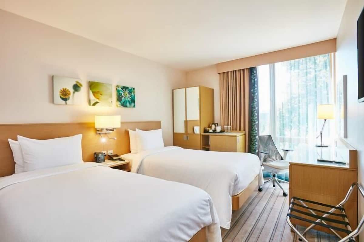 Hypo-allergenic bedding, in-room safe, desk, laptop workspace