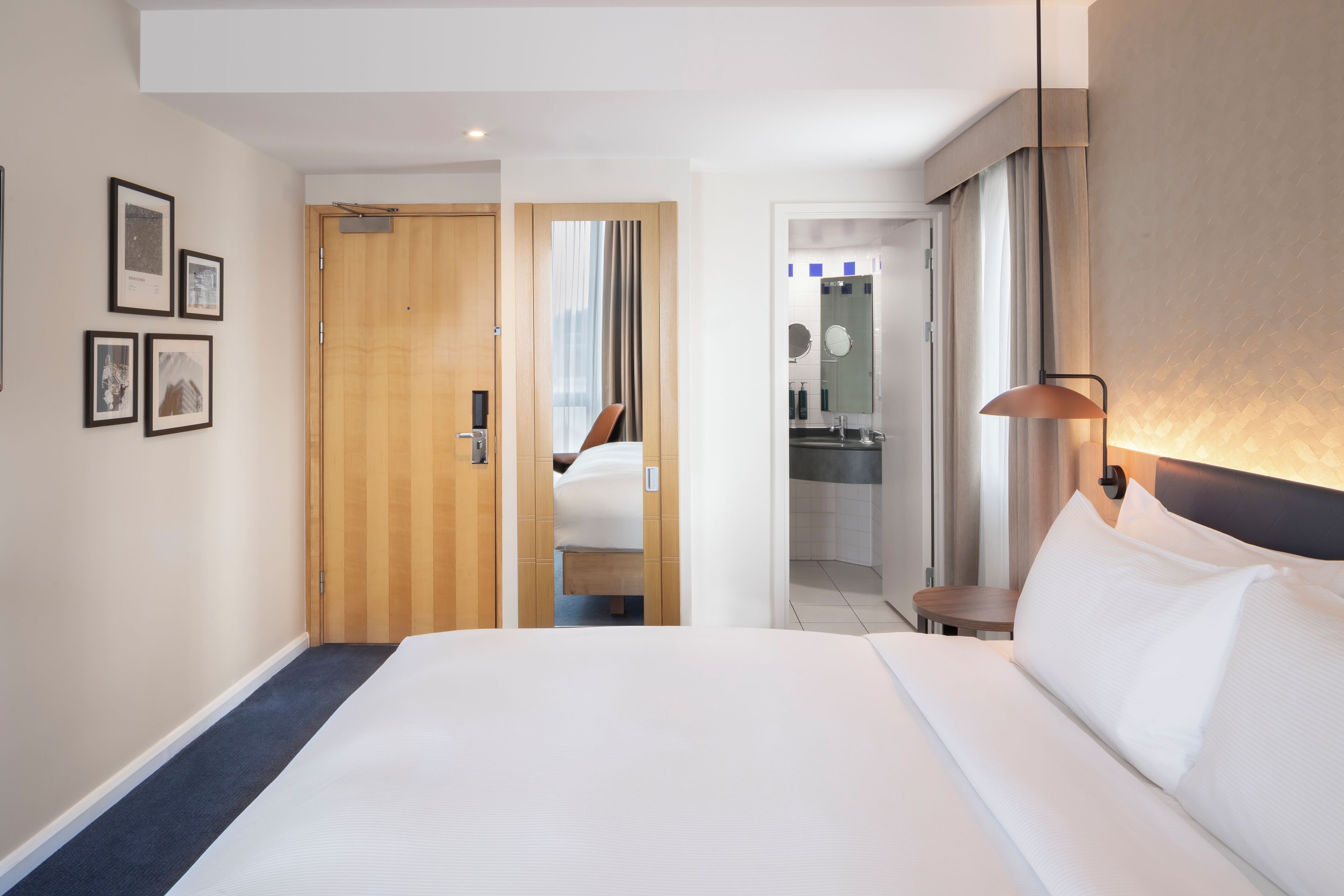 Deluxe Room, 1 King Bed | Premium bedding, pillow-top beds, in-room safe, desk