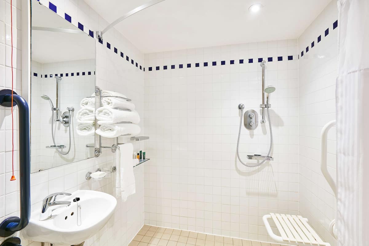 Shower kamar mandi