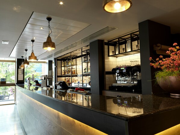 Bar (on property) - Hilton Garden Inn Birmingham Brindley Place (Birmingham)