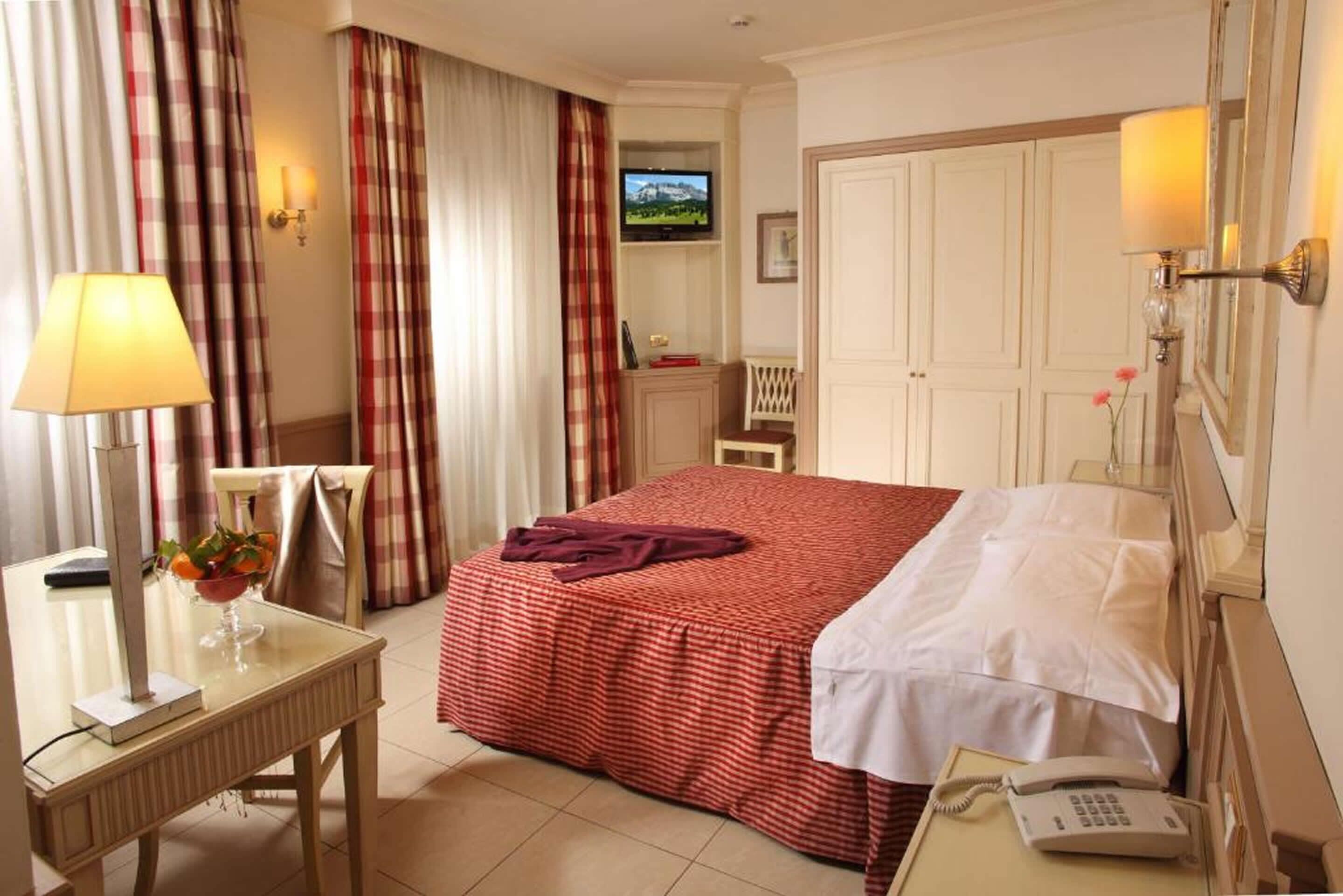 standard double or twin room | hypo-allergenic bedding, minibar, in-room safe, free wifi