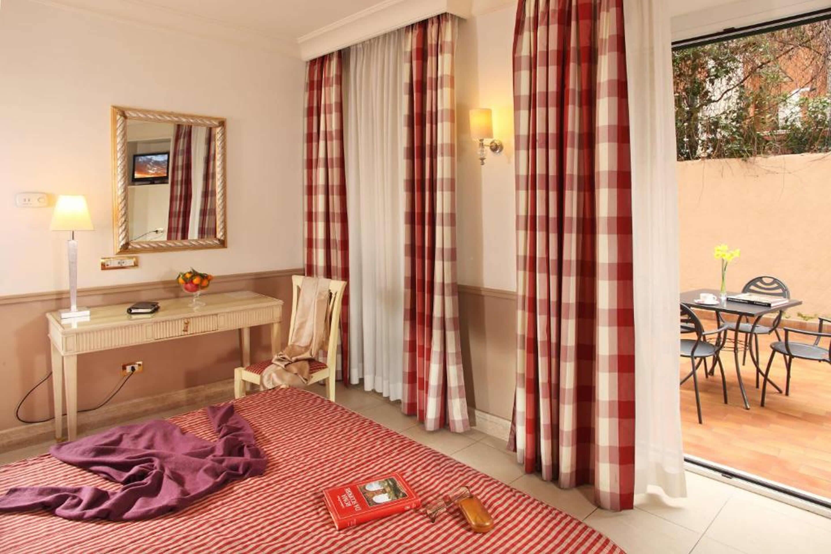 triple room | hypo-allergenic bedding, minibar, in-room safe, free wifi