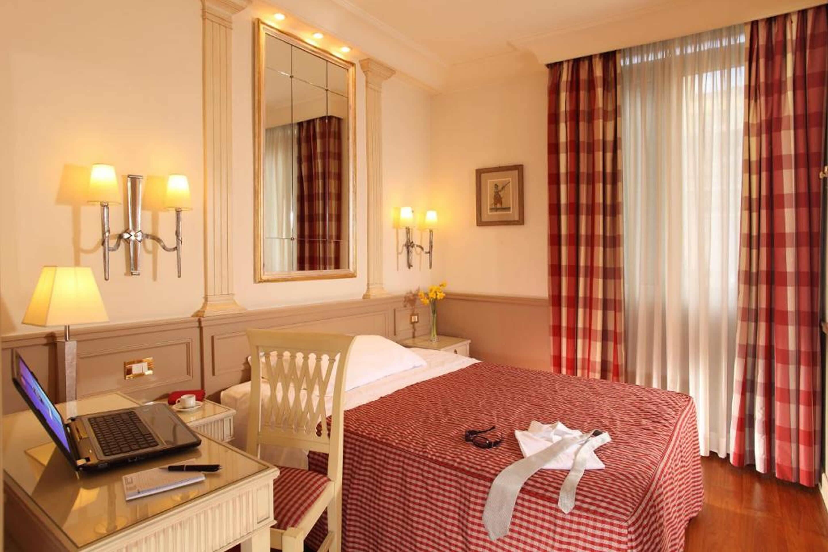 hypo-allergenic bedding, minibar, in-room safe, free wifi