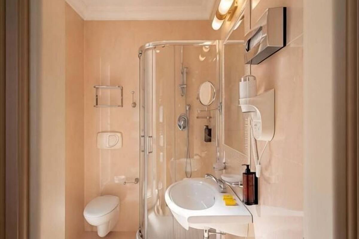 Bathroom | Shower, hair dryer, slippers, bidet