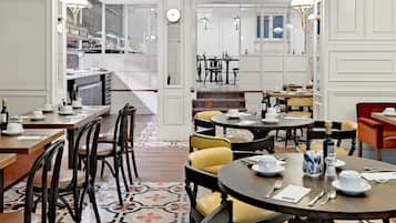 Dagelijks ontbijtbuffet (EUR 23 per persoon)