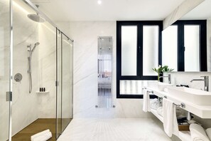 Suite, Terrace (Jacuzzi) | Bathroom | Free toiletries, hair dryer, bathrobes, towels