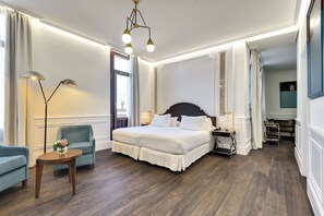 Suite, Terrasse (Jacuzzi) | 1 Schlafzimmer, Daunenbettdecken, Minibar, Zimmersafe