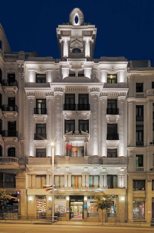 Exterior. H10 Villa de la Reina Boutique Hotel