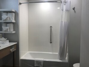 免费洗浴用品、吹风机、毛巾