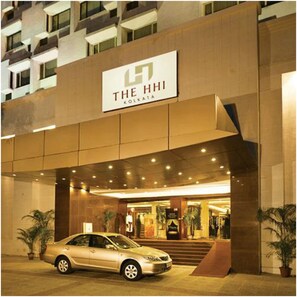 A hotel entrance with a sign reading "THE HHI KOLKATA". - The HHI Kolkata (Kolkata)